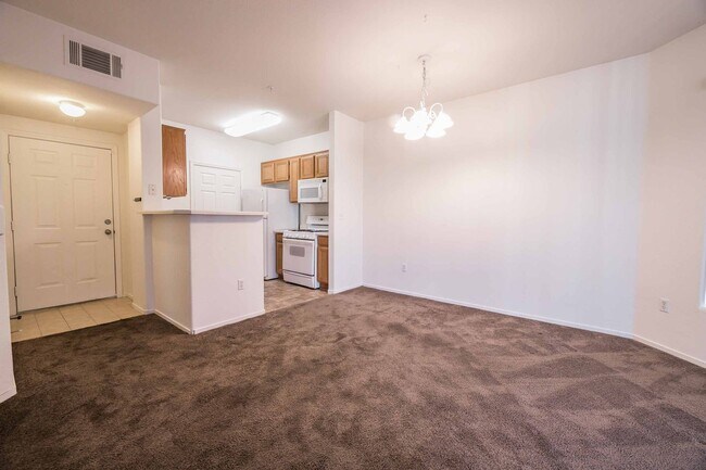 Building Photo - Two Bedroom Condo in Guard Gated Vistana