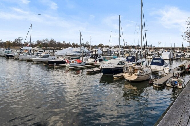 Building Photo - 700 7th St SW