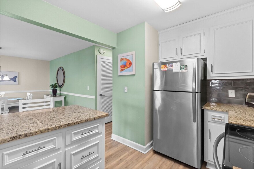 Building Photo - 2805B N Ocean Blvd