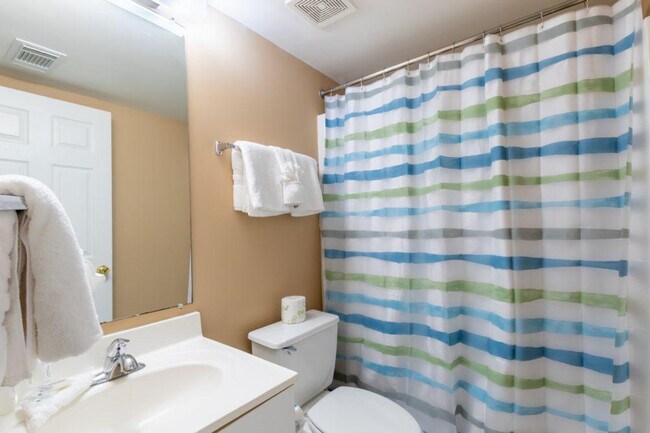 Building Photo - 561 E Beach Blvd