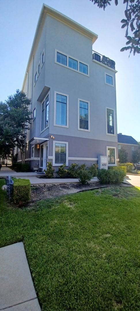 Building Photo - ONE MONTH FREE RENT!  Beautiful & Pet Frie...
