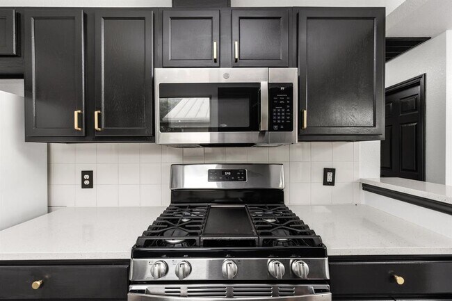 Building Photo - 6908 Villita Cove