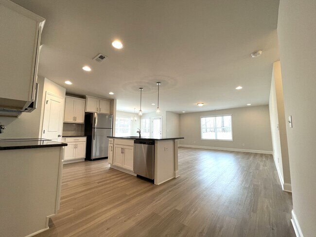 Building Photo - 12869 Tallulah Dr