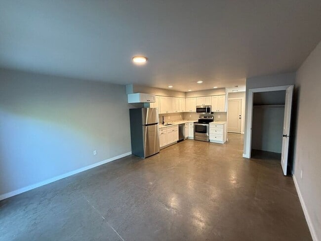 Primary Photo - 2915 Waverly Dr SE