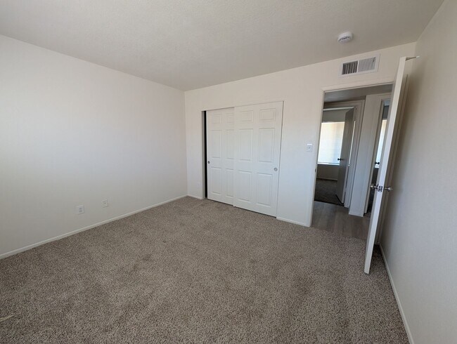 Building Photo - 3 Bed 2 Bath Home