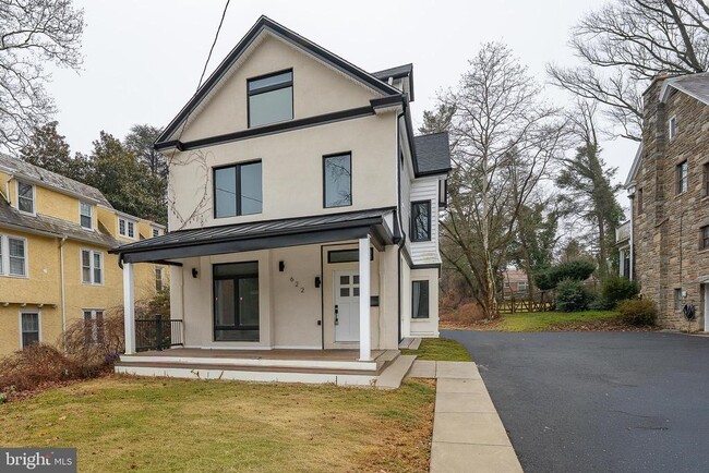 Building Photo - 622 Spring Ave