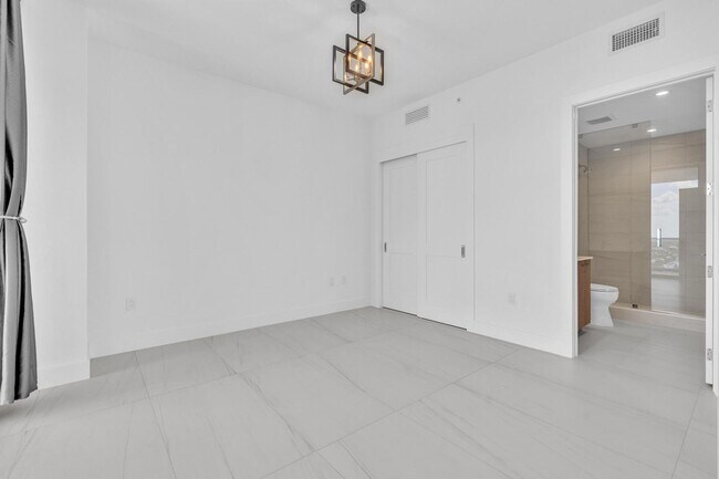 Building Photo - Stunning High-Rise Condo with Ocean Views | Prime Beach Location
