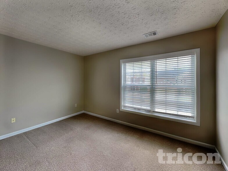 Building Photo - 315 Clairidge Ln SW