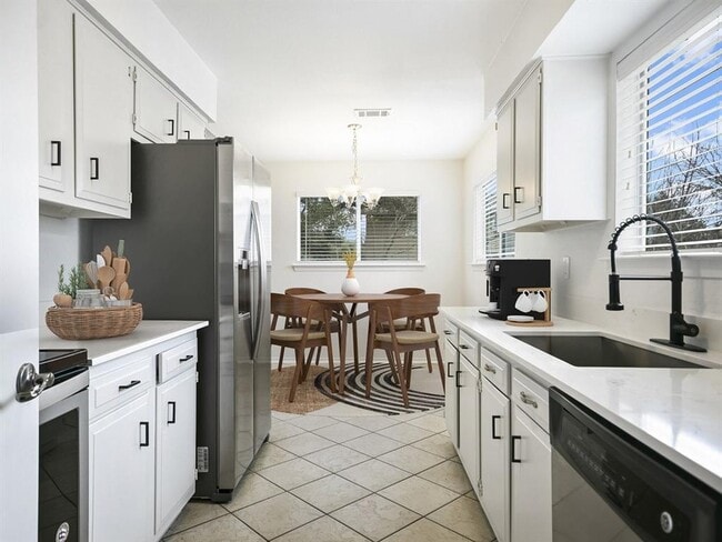 Building Photo - 3504 Gable Dr