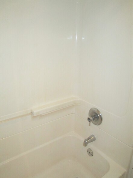 Building Photo - 5712 Phillips Ave