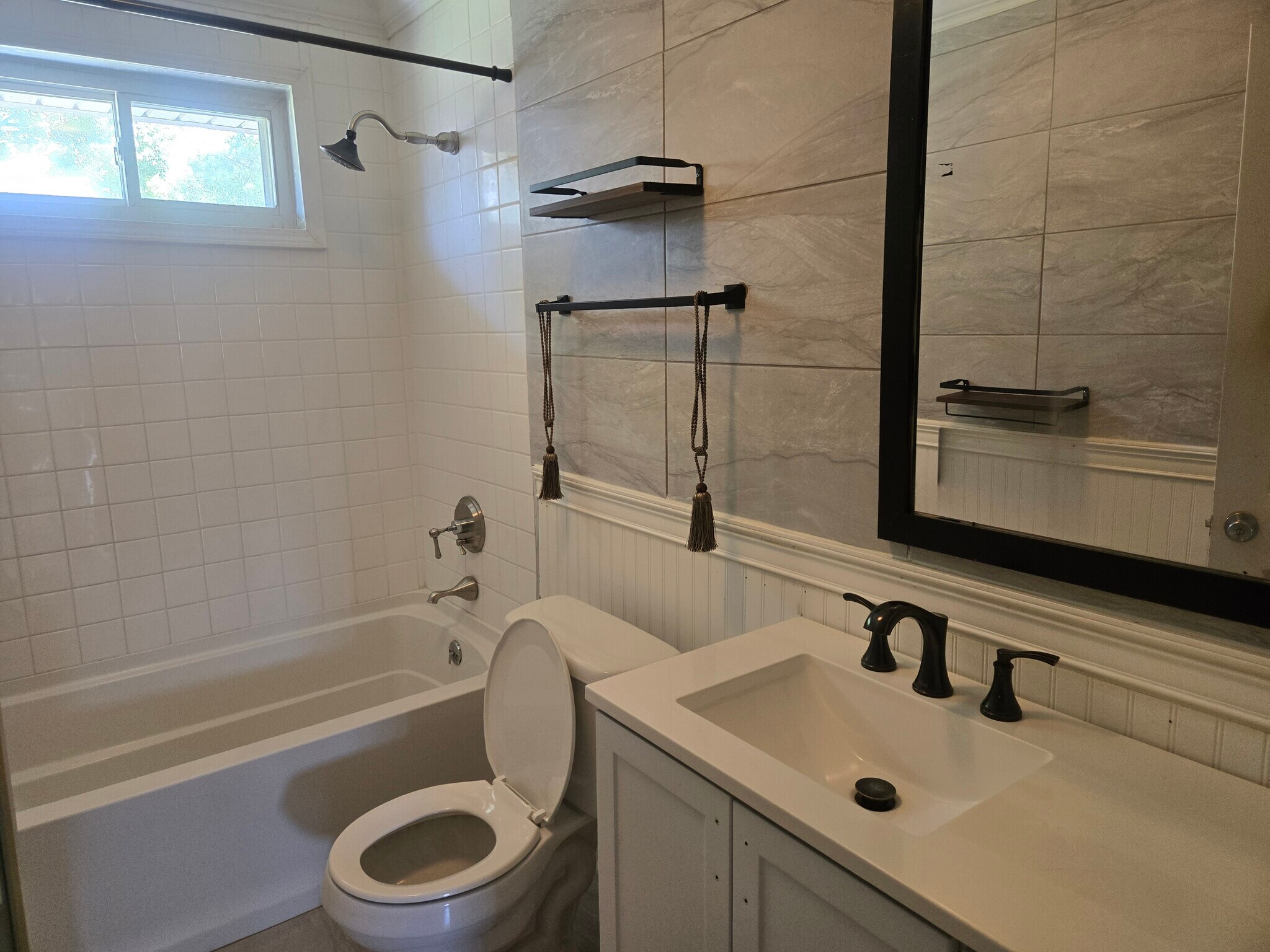 Building Photo - 4859 Camelot Dr
