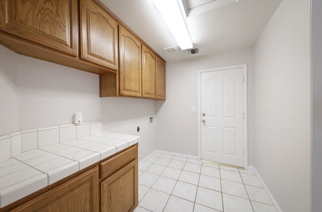 Building Photo - 4709 Laurel Springs Dr