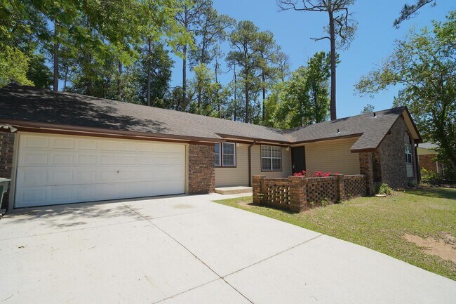 Building Photo - 1545 Pine View Dr