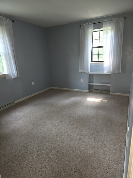 Bedroom - 176 Primrose Dr