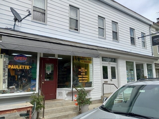 Building - 222 Warren St