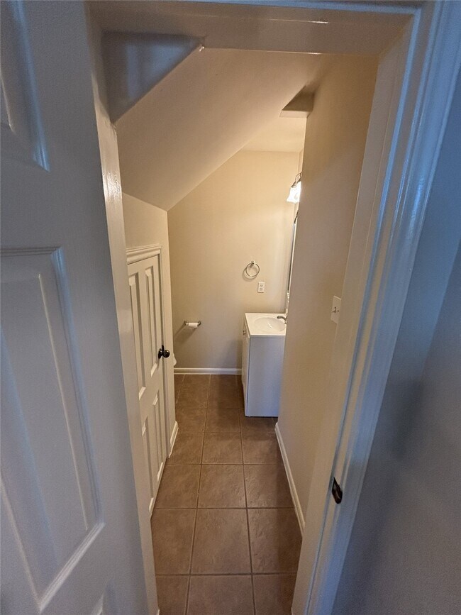 Building Photo - 8839 Windfern Trace Dr