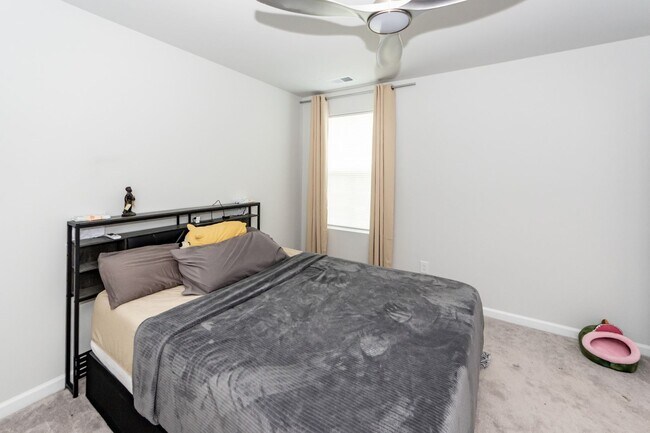 Building Photo - 239 Pine Crest View Dr