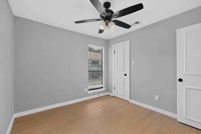 Building Photo - 3701 University Dr