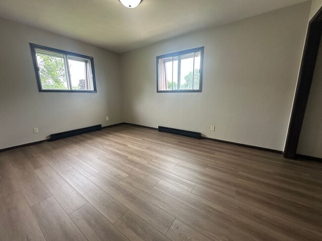Building Photo - 520 River Forest Rd