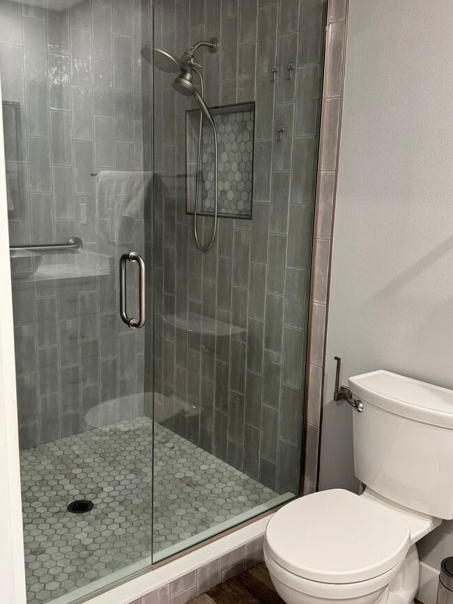 Building Photo - 3955 Glen Oaks Manor Dr