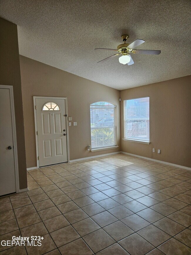 Building Photo - 12345 Tierra Plata Dr