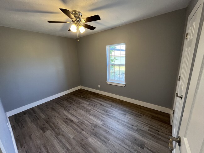 Building Photo - 6219 Poinciana Dr