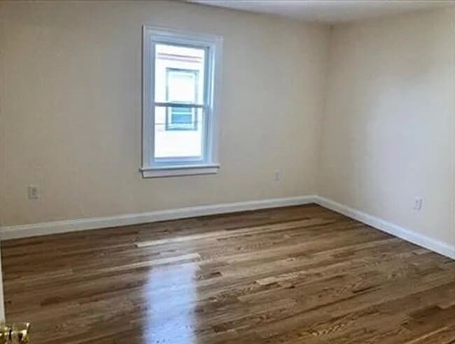 Building Photo - 553 Washington St