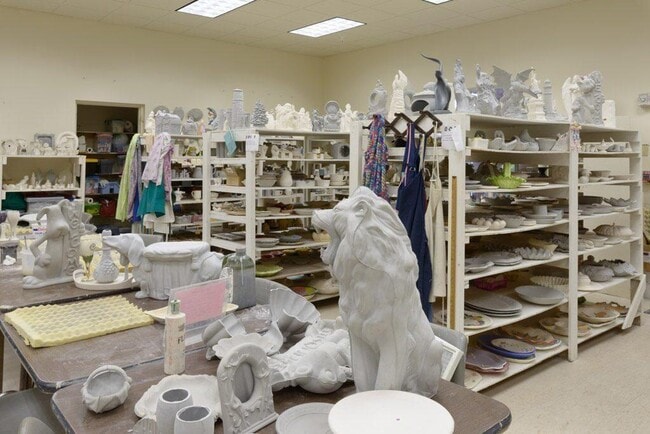 Building Photo - 124 Normandy Ln