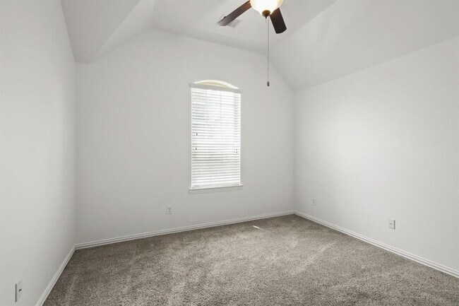 Building Photo - 13415 Lake Arlington Rd