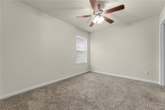 Building Photo - 240 Fieldstone Pl