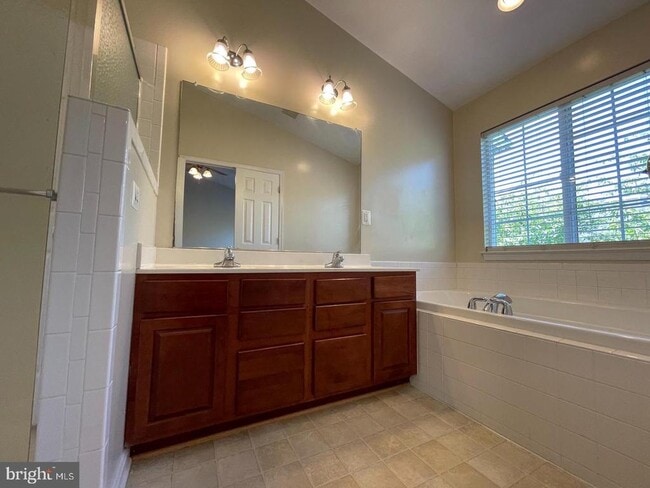 Building Photo - 107 Hemlock Dr
