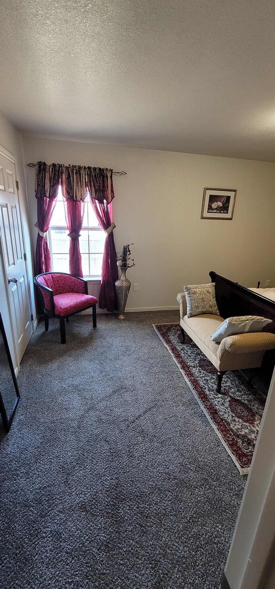 Building Photo - 900 Yi Dr