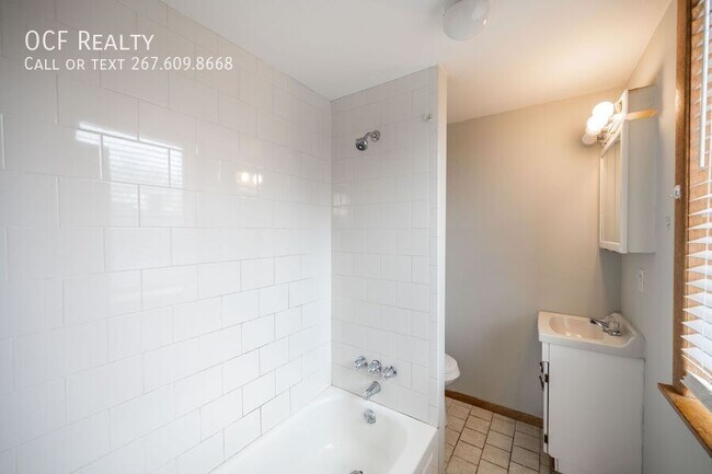 Building Photo - 734 S 9th St