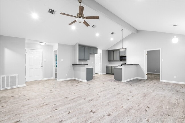 Building Photo - 10922 Village Trail Dr