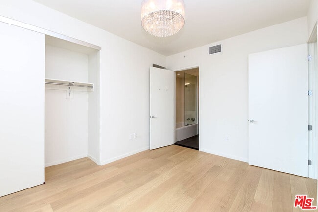 Building Photo - 889 Francisco St