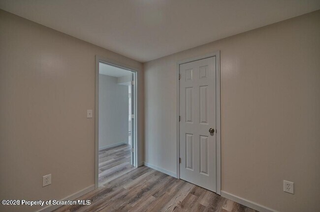 Building Photo - 200 Center St