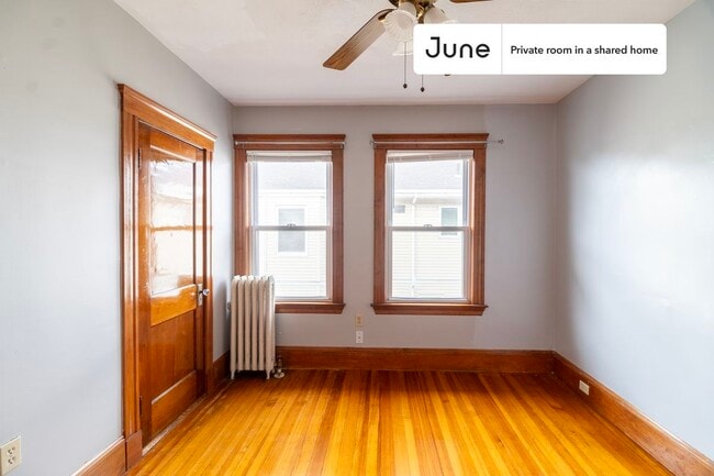 Building Photo - Room in Shared 5 bed/2 bath home