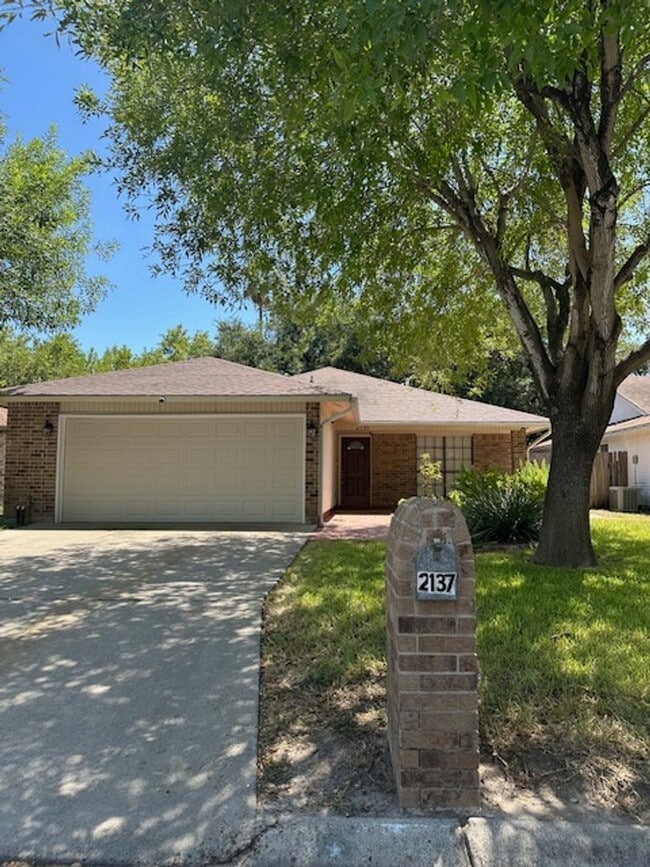 Primary Photo - 2137 Mynah Ave