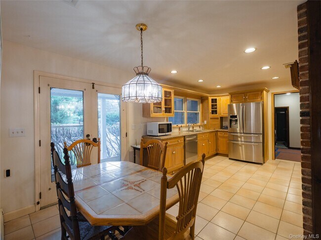 Building Photo - 11 Geralind Dr