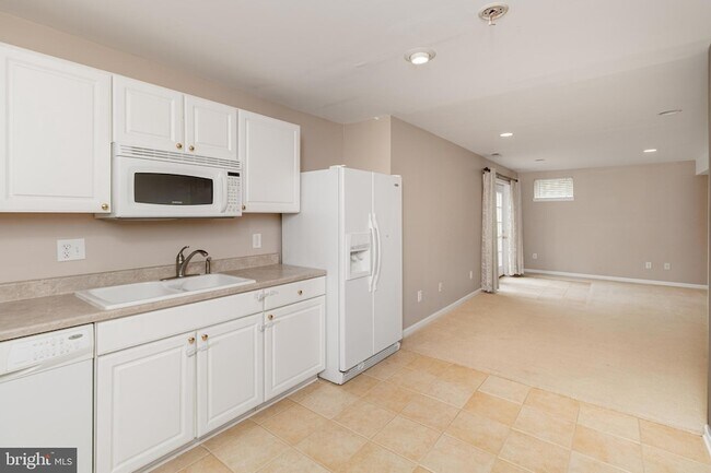 Building Photo - 6239 Willowfield Way