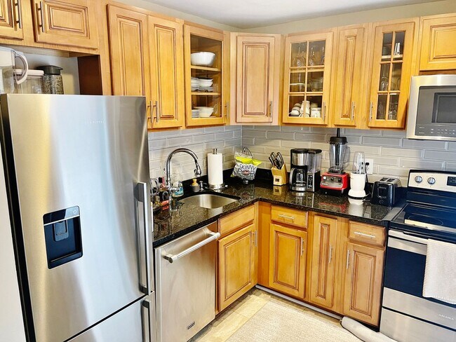 Building Photo - Georgetown Waterfront Home!