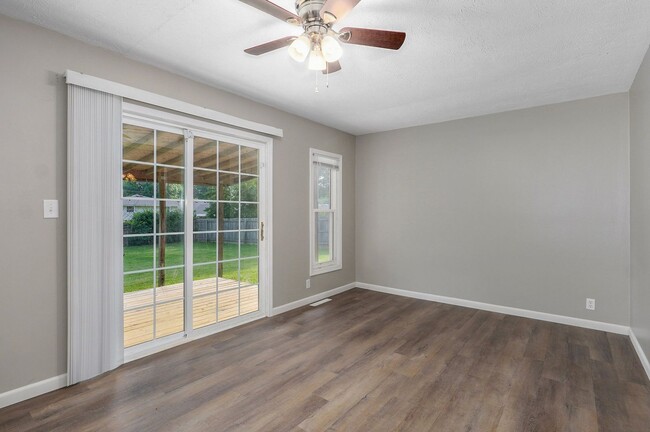 Building Photo - Adorable 3 bedroom, 1.5 bathroom home!