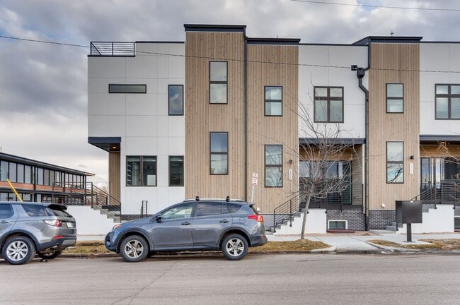 Building Photo - Sunnyside 3 Bedroom Townhomes for Rent