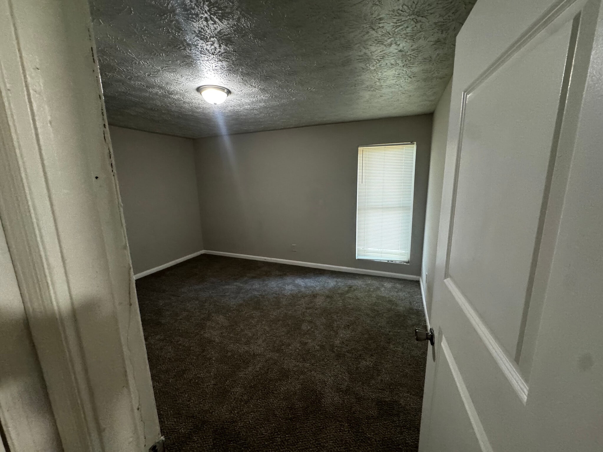 Building Photo - Room in Apartment on Stanton Rd SW
