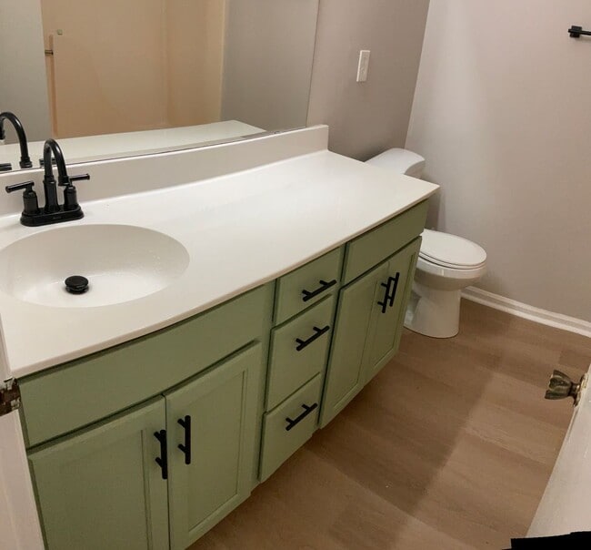 Building Photo - 2 Bedroom 1 Bath Condo with Private Deck in Hunters Chase