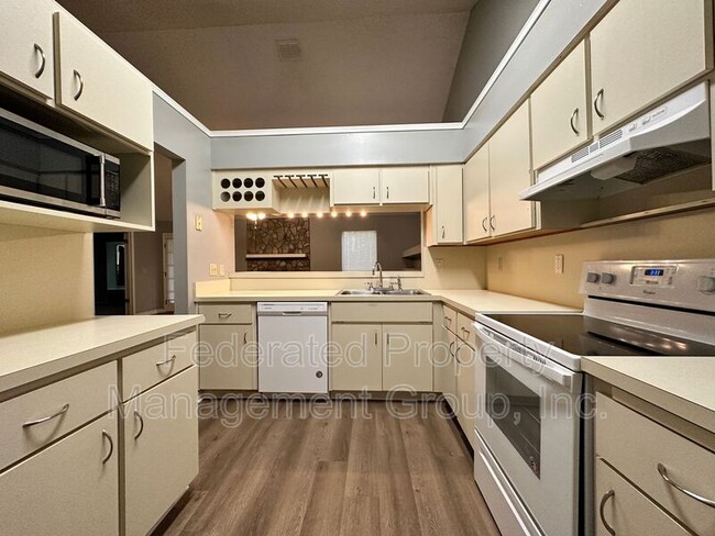 Building Photo - 1680 Sandy Hollow Loop