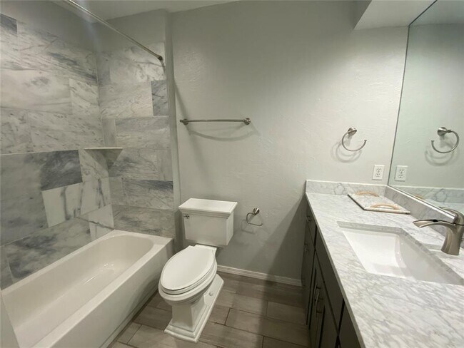 Building Photo - 2433 Shady Tree Ln