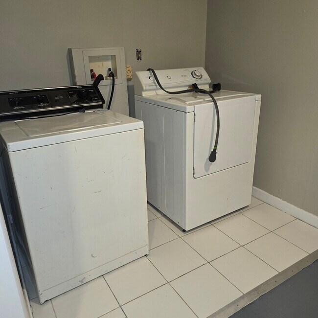 Building Photo - 55-57 West Parkwood Avenue