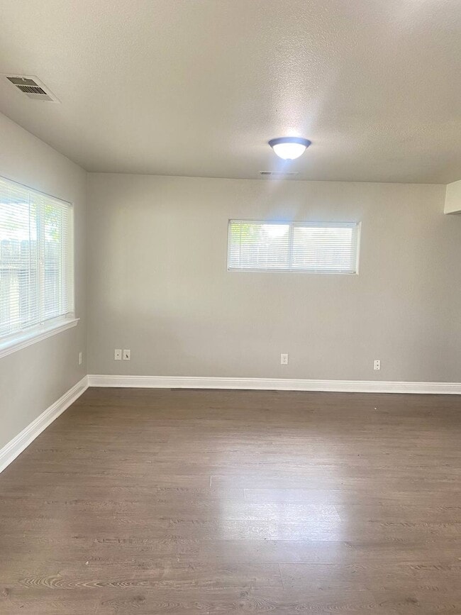 Building Photo - 148 N West St