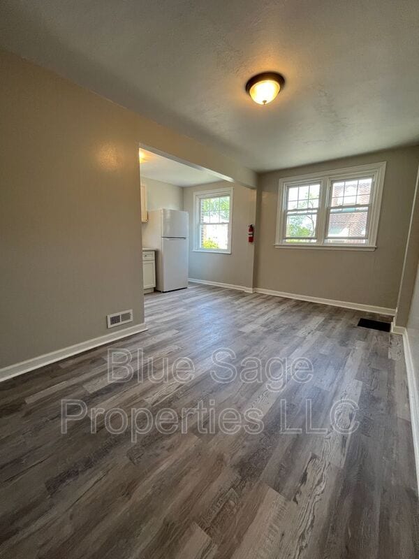 Building Photo - 15 King Ave